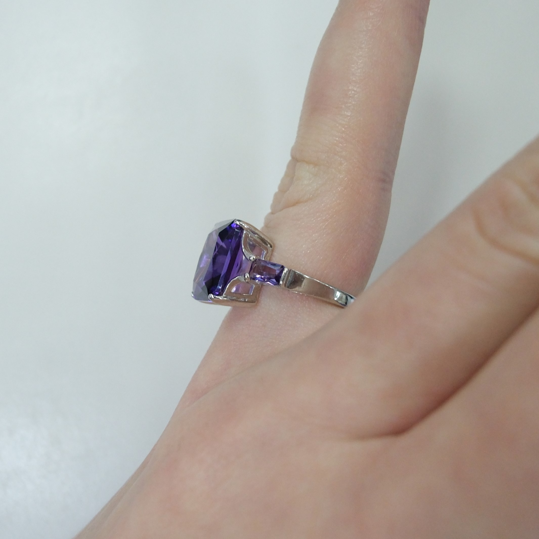 Серебряное кольцо с аметистами